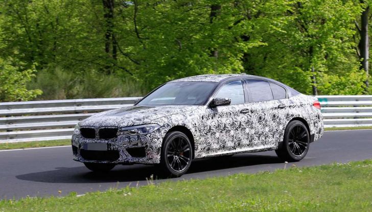 BMW M5, la berlina sportiva in azione al Nürburgring - Foto 10 di 13