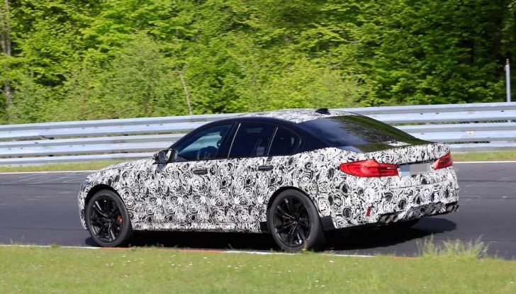 BMW M5, la berlina sportiva in azione al Nürburgring - Foto 12 di 13