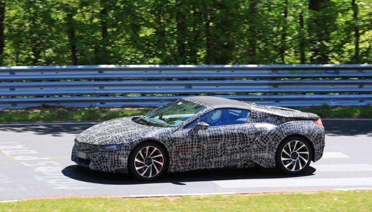 BMW i8 Spyder, prime immagini spia della cabrio tedesca - Foto 2 di 26