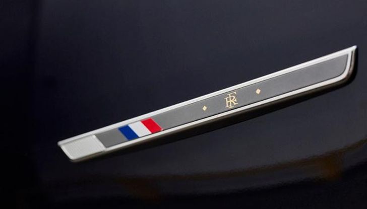 Emmanuel Macron e la DS 7 Crossback Presidenziale sugli Champs-Elysées - Foto 2 di 6