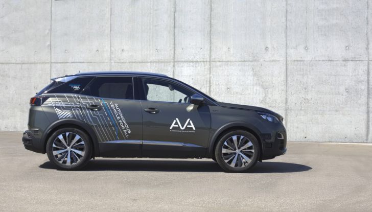 Peugeot e Citroen con la guida autonoma per 200 persone - Foto 29 di 31