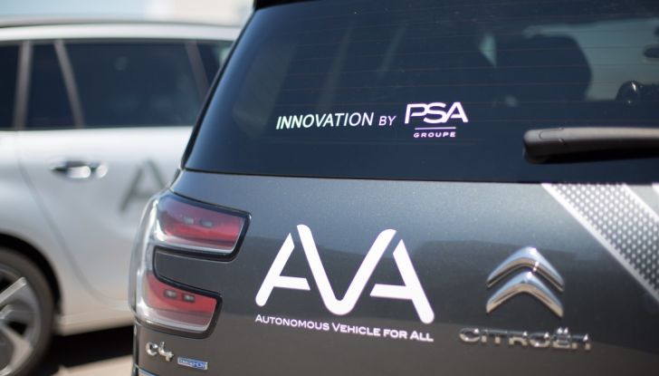 Peugeot e Citroen con la guida autonoma per 200 persone - Foto 14 di 31