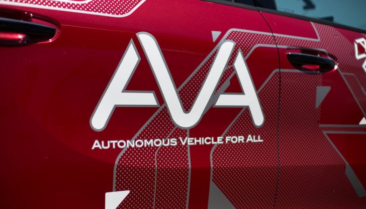 Peugeot e Citroen con la guida autonoma per 200 persone - Foto 17 di 31