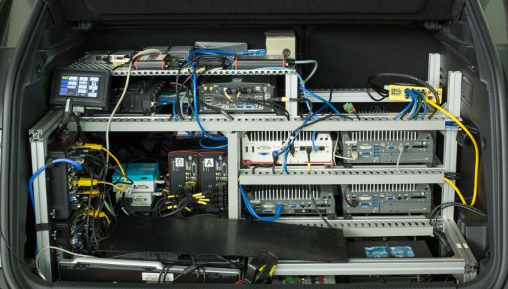 Peugeot e Citroen con la guida autonoma per 200 persone - Foto 4 di 31