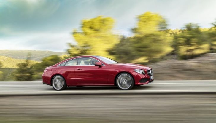 Mercedes Classe E Coupé 2017, la nostra prova tra due epoche - Foto 2 di 18