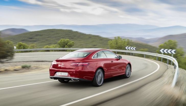 Mercedes Classe E Coupé 2017, la nostra prova tra due epoche - Foto 5 di 18