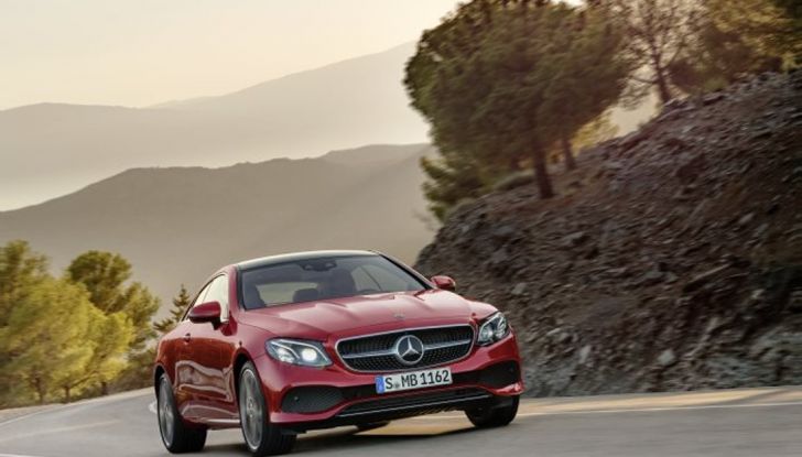 Mercedes Classe E Coupé 2017, la nostra prova tra due epoche - Foto 1 di 18