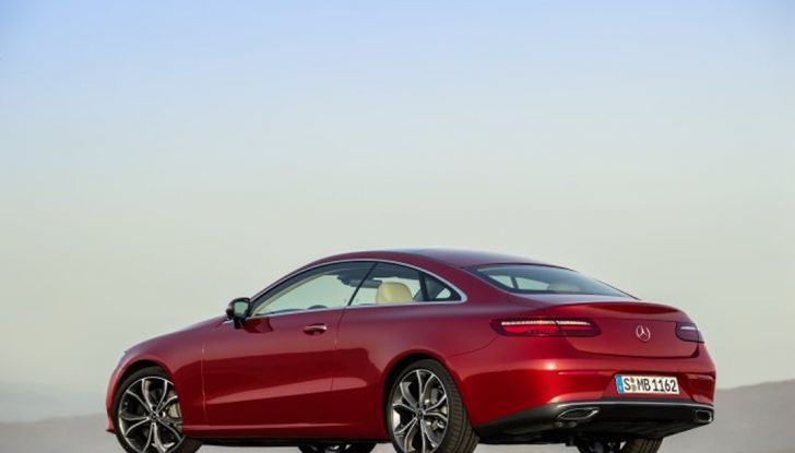Mercedes Classe E Coupé 2017, la nostra prova tra due epoche - Foto 12 di 18