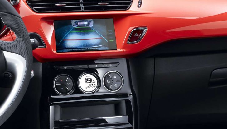 DS 3 Ines de la Fressange, l’edizione limitata molto chic - Foto 7 di 8