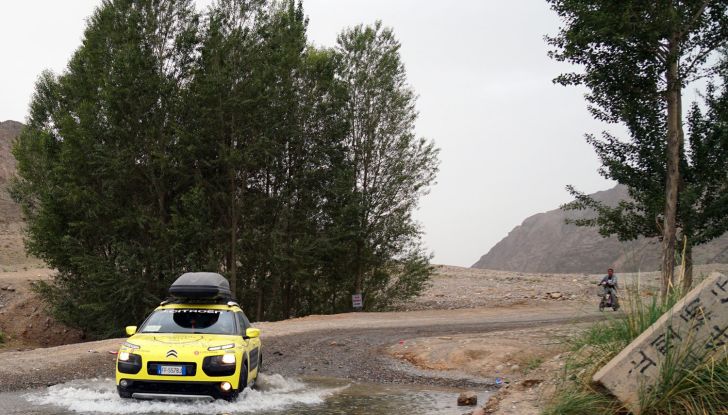 Citroën Avventura Gialla: la C4 Cactus arriva alla Muraglia Cinese - Foto 2 di 8