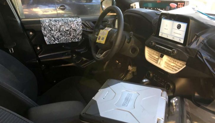 Ford Focus 2018, foto spia della quarta generazione - Foto 5 di 23