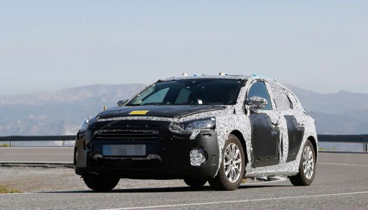 Ford Focus 2018, foto spia della quarta generazione - Foto 9 di 23