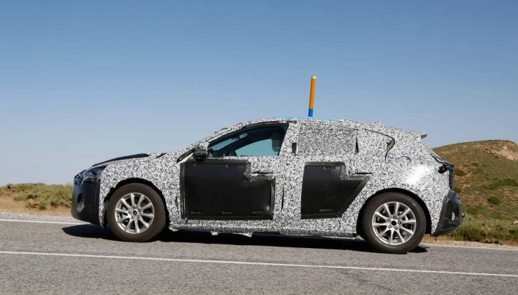 Ford Focus 2018, foto spia della quarta generazione - Foto 8 di 23
