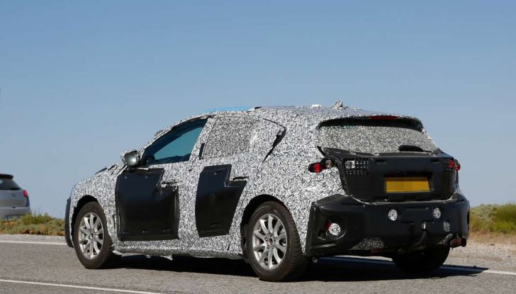 Ford Focus 2018, foto spia della quarta generazione - Foto 12 di 23