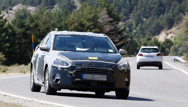 Ford Focus 2018, foto spia della quarta generazione - Foto 4 di 23