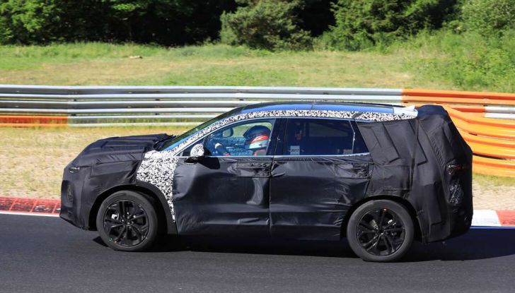 Hyundai Santa Fe 2018, foto e video spia della nuova generazione - Foto 2 di 12