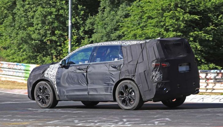 Hyundai Santa Fe 2018, foto e video spia della nuova generazione - Foto 8 di 12