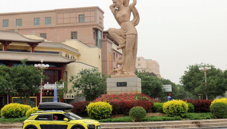 Citroën Avventura Gialla: la C4 Cactus arriva alla Muraglia Cinese - Foto 8 di 8