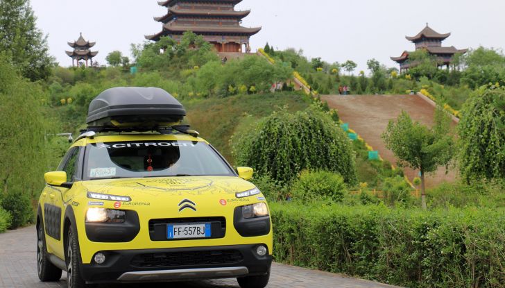 Citroën Avventura Gialla: la C4 Cactus arriva alla Muraglia Cinese - Foto 1 di 8