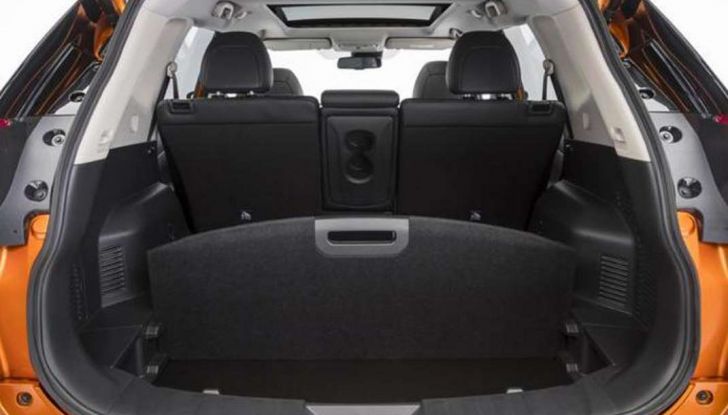 Nissan X-Trail restyling: versioni a 5 e 7 posti anche 4×4 - Foto 8 di 9