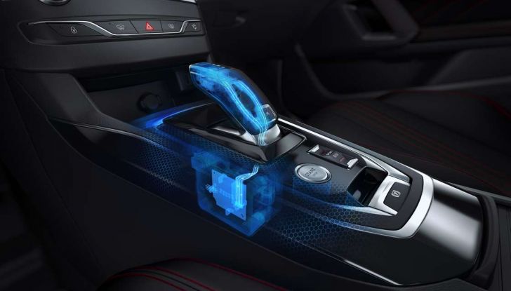 Nuova Peugeot 308: test su strada, sistemi di sicurezza​, guida assistita ​e motorizzazioni​ ecologiche - Foto 6 di 20