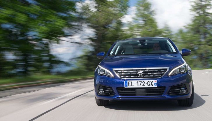 Nuova Peugeot 308: test su strada, sistemi di sicurezza​, guida assistita ​e motorizzazioni​ ecologiche - Foto 17 di 20