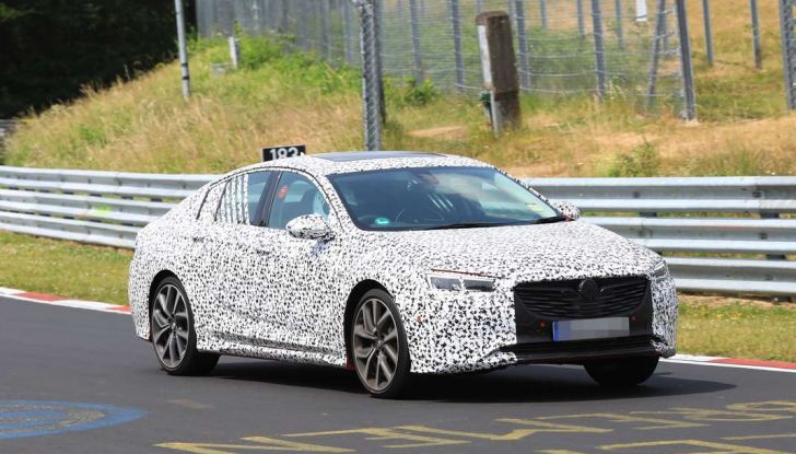 Nuova Opel Insignia OPC, primi test al Nurburgring - Foto 4 di 6