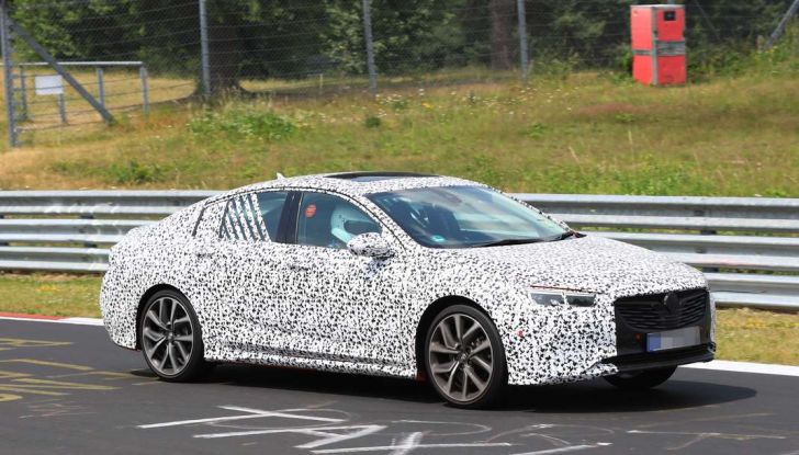 Nuova Opel Insignia OPC, primi test al Nurburgring - Foto 1 di 6