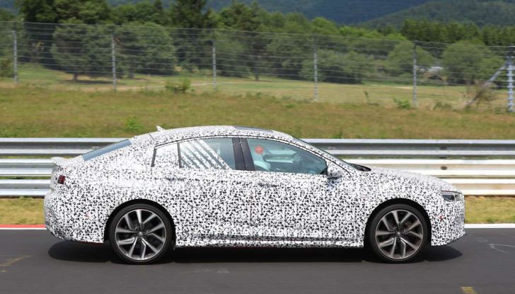 Nuova Opel Insignia OPC, primi test al Nurburgring - Foto 5 di 6