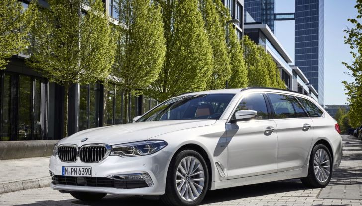 Nuova BMW Serie 5 Touring: Business Class su quattro ruote - Foto 3 di 31