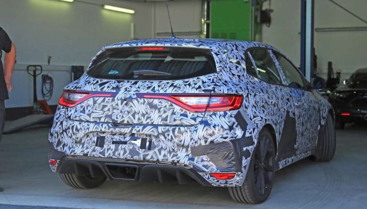 Renault Megane RS Trophy-R, nuovo record al Nordschleife - Foto 11 di 24