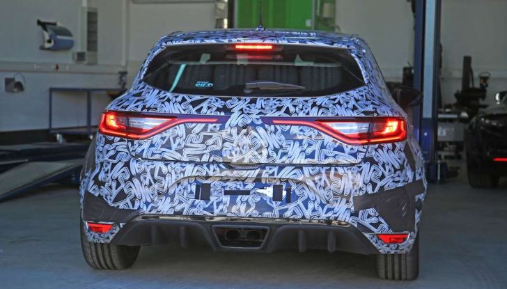 Renault Megane RS Trophy-R, nuovo record al Nordschleife - Foto 12 di 24