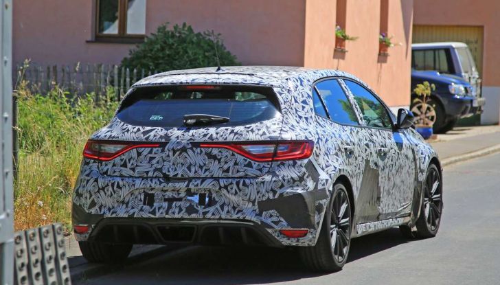 Renault Megane RS Trophy-R, nuovo record al Nordschleife - Foto 16 di 24