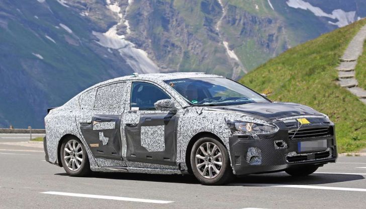 Ford Focus 2018, foto spia della quarta generazione - Foto 19 di 23