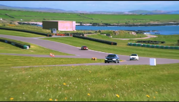 Alfa Romeo Giulia: un guasto nella sfida contro BMW M3 e Mercedes C63 AMG - Foto 11 di 29