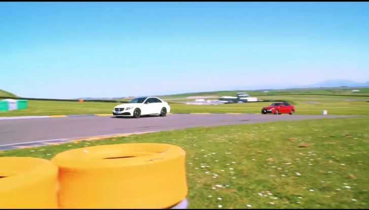 Alfa Romeo Giulia: un guasto nella sfida contro BMW M3 e Mercedes C63 AMG - Foto 13 di 29