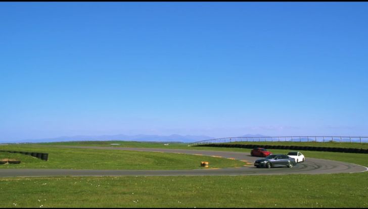 Alfa Romeo Giulia: un guasto nella sfida contro BMW M3 e Mercedes C63 AMG - Foto 15 di 29