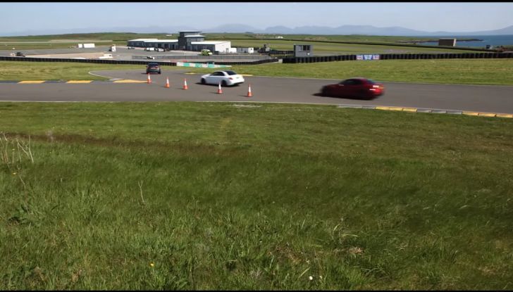 Alfa Romeo Giulia: un guasto nella sfida contro BMW M3 e Mercedes C63 AMG - Foto 19 di 29