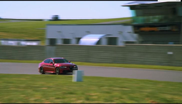 Alfa Romeo Giulia: un guasto nella sfida contro BMW M3 e Mercedes C63 AMG - Foto 21 di 29