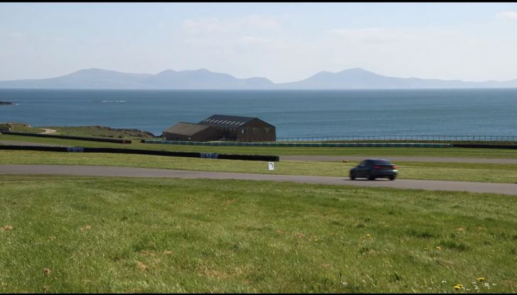 Alfa Romeo Giulia: un guasto nella sfida contro BMW M3 e Mercedes C63 AMG - Foto 28 di 29