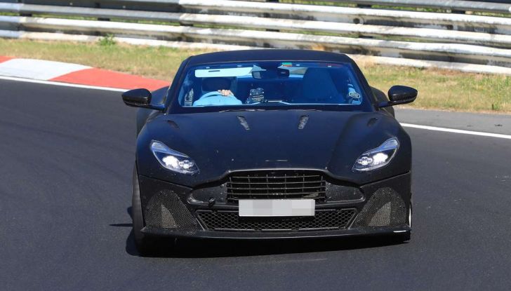Aston Martin DB11 S, proseguono i test in pista - Foto 3 di 14