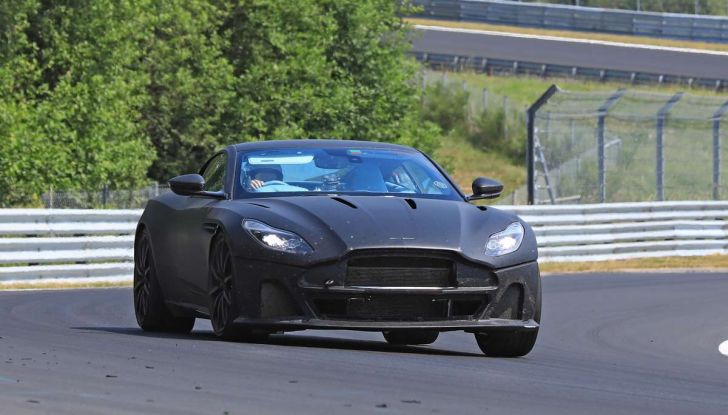 Aston Martin DB11 S, proseguono i test in pista - Foto 10 di 14