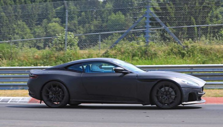 Aston Martin DB11 S, proseguono i test in pista - Foto 12 di 14