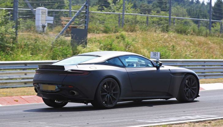 Aston Martin DB11 S, proseguono i test in pista - Foto 13 di 14
