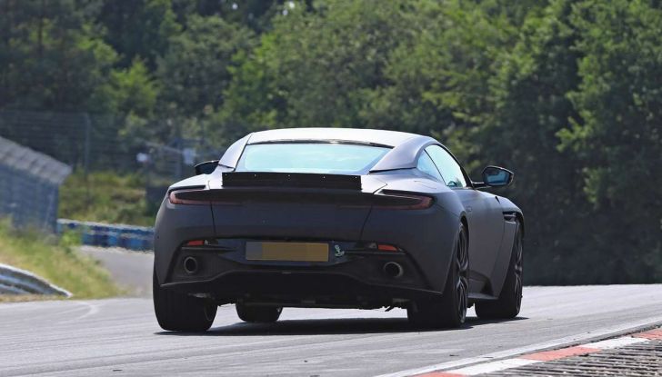 Aston Martin DB11 S, proseguono i test in pista - Foto 14 di 14