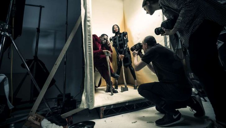 Calendario Pirelli 2018: le prime immagini dal Paese delle Meraviglie - Foto 13 di 29