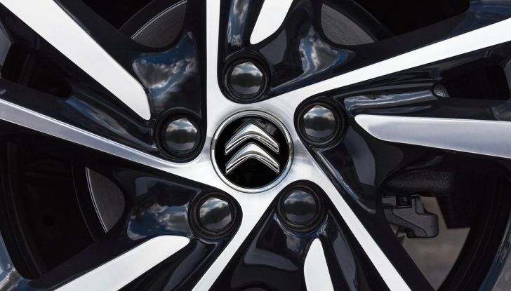 Citroën C4 Picasso supera la barriera di pedaggio autostradale in completa autonomia - Foto 6 di 13