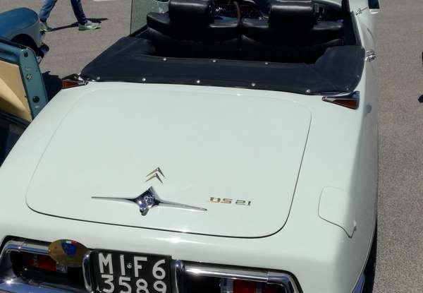 Citroën DS 21 Cabriolet, prova su strada della madre delle DS Cabrio - Foto 8 di 15