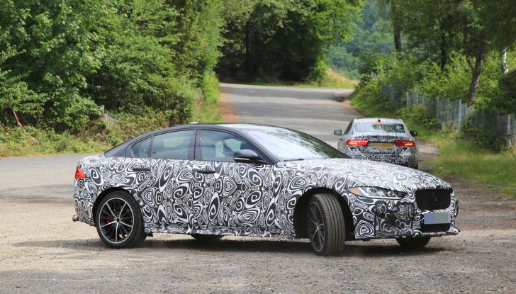 Jaguar XE SVR, primi test su strada - Foto 1 di 16