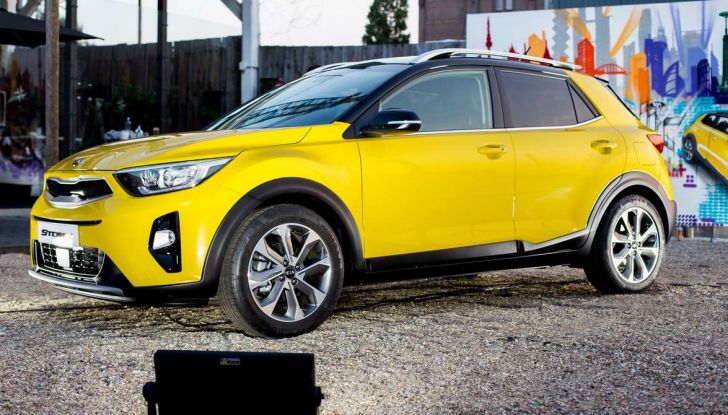 Kia Stonic, prova su strada del crossover urbano compatto - Foto 2 di 11